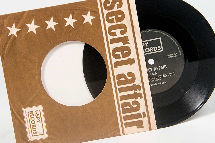 Printed paper sleeve for 7" vinyl.