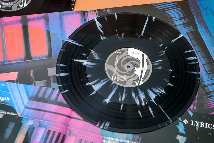 Special splatter colour vinyl.