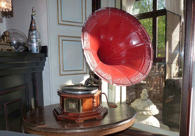 wind up gramophone