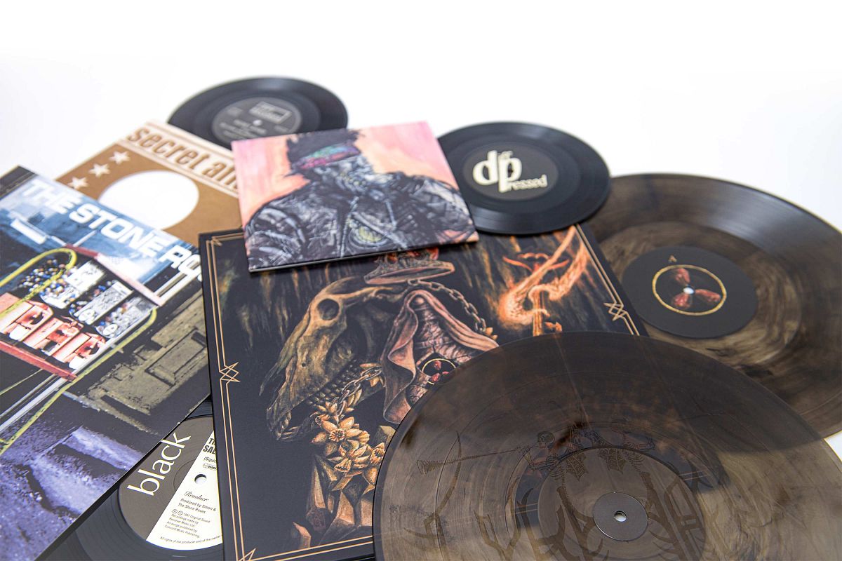 7" and 12" vinyl records and sleeves