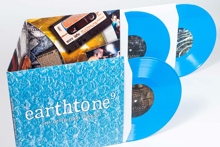 Tripple gatefold sleeve with blue vinyl for Earthtone.