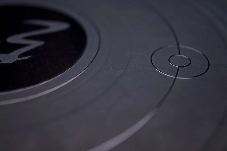 Embossed sleeve with spot varnish provides a super tactile finish.