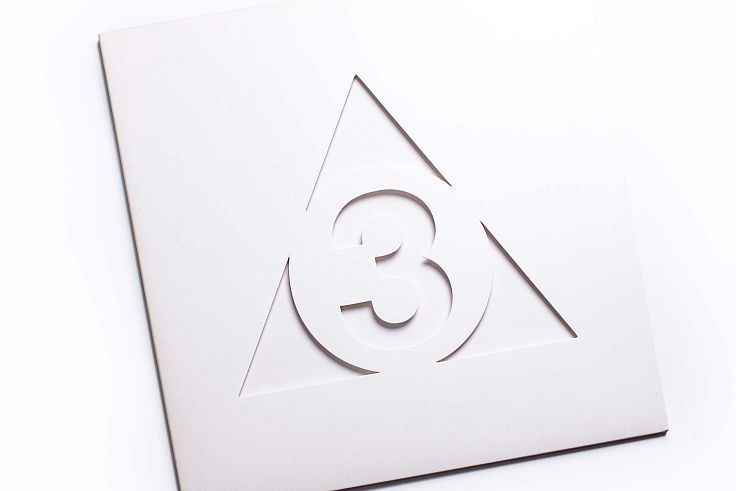 Capacity wallet will reveal the inner sleeve design.