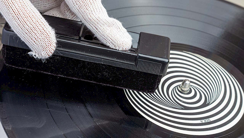 Cleaning a vinyl record